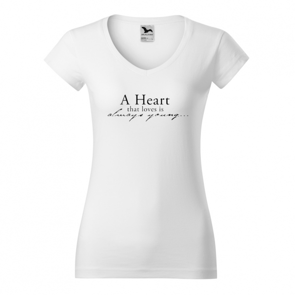 Tricouri personalizate cu mesaj A heart that loves is